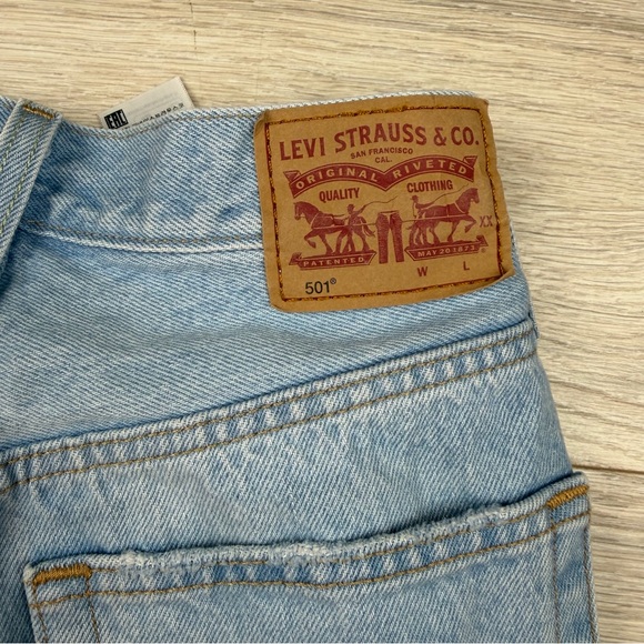 Levi's 501 High Waist Frayed Hem Cut Off Blue Jean Shorts 56327-0113 Size 26 - Picture 2 of 8